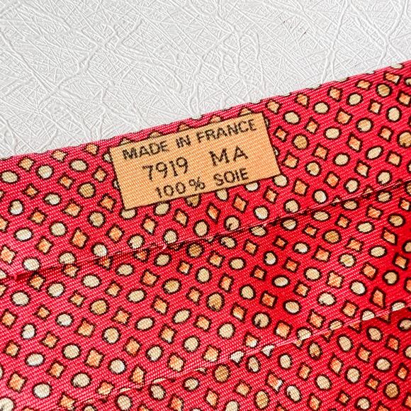VTG Hermes Men's Neck Tie 100 silk Made in France Red Geometric Dot Pattern - Picture 11 of 12